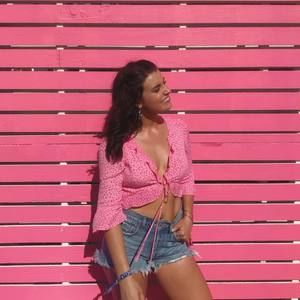 Meet your Posher, Caitlin